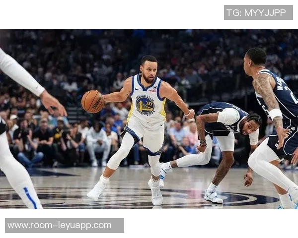 库里轻松发挥全场12投6中贡献14分5助攻巧妙吸引防守展现团队配合魅力 库里轻松发挥全场12投6中贡献14分5助攻巧妙吸引防守展现团队配合魅力