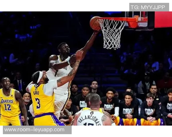 锡安半场表现抢眼助力球队文班遭遇横冲直撞的挑战 锡安半场表现抢眼助力球队文班遭遇横冲直撞的挑战