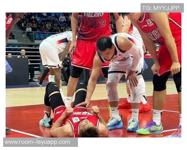 郭艾伦遭遇前交叉韧带断裂伤病接连困扰影响职业生涯 郭艾伦遭遇前交叉韧带断裂伤病接连困扰影响职业生涯